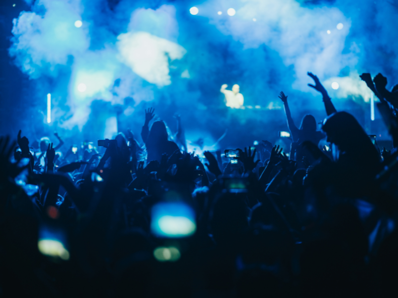 JAKIE TORBY WYBRAĆ NA FESTIWALE? PRAKTYCZNY PRZEWODNIK